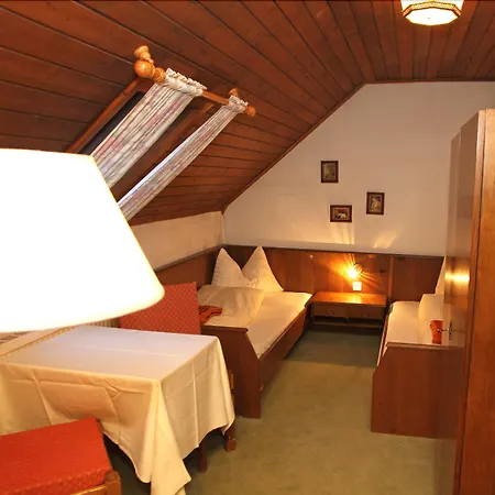 & Restaurant Wastlwirt מלון
